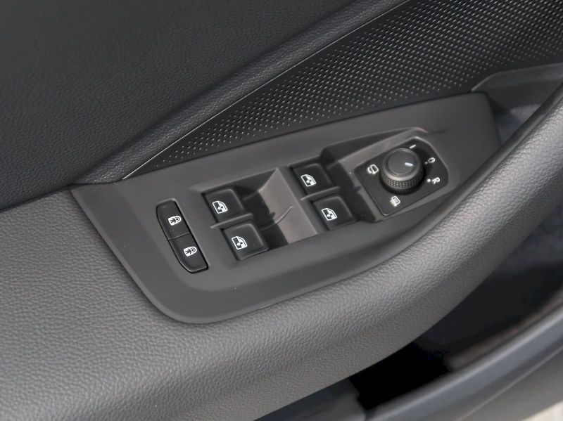 Škoda Superb (2025) LAURIN&KLEMENT 2.0TDI 142KW 4x - fotka 42 z 48