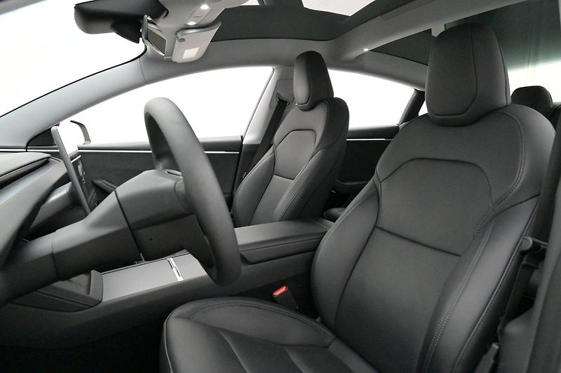 Tesla Model 3 Long Range AWD Highland - fotka 9 z 23