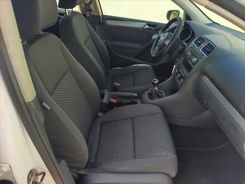 Volkswagen Golf 1,6 TDi Klimatizace - fotka 27 z 29