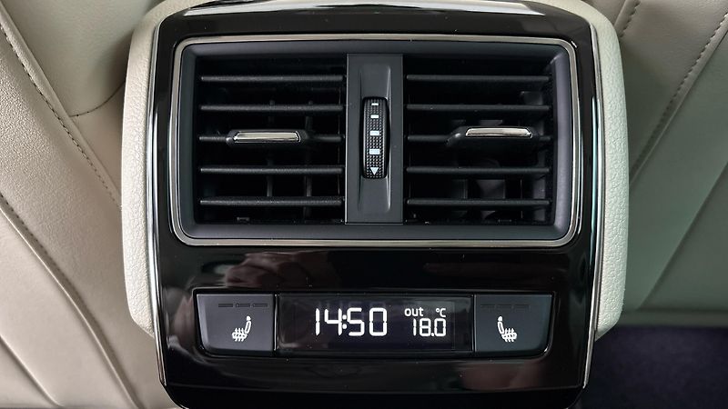 Škoda Superb 2.0 TDI DSG 4x4 L&K - fotka 23 z 31