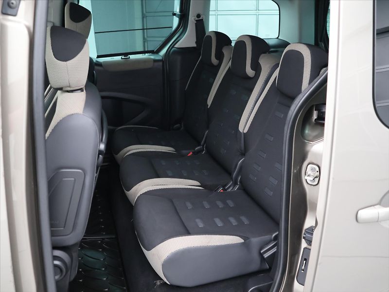 Citroën Berlingo 1,6 VTi 88kW Multispace CZ - fotka 14 z 32