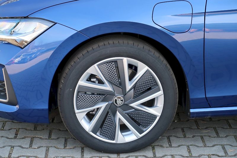 Škoda Superb (2024) Combi Selection 1,5 TSi / 150 - fotka 30 z 33