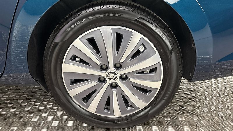 Škoda Superb 2.0 TSI DSG Style - fotka 19 z 28