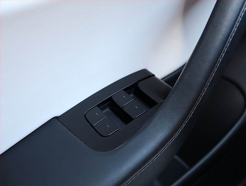 Tesla Model 3 (2019) Performance 78kWh, SoH 80% - fotka 14 z 18