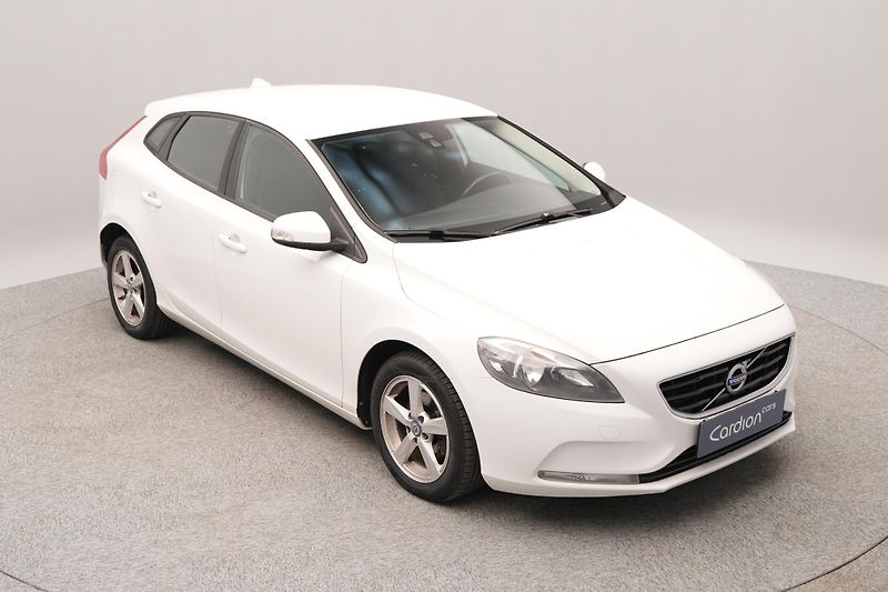 Volvo V40 D2 MOMENTUM CZ - fotka 13 z 39