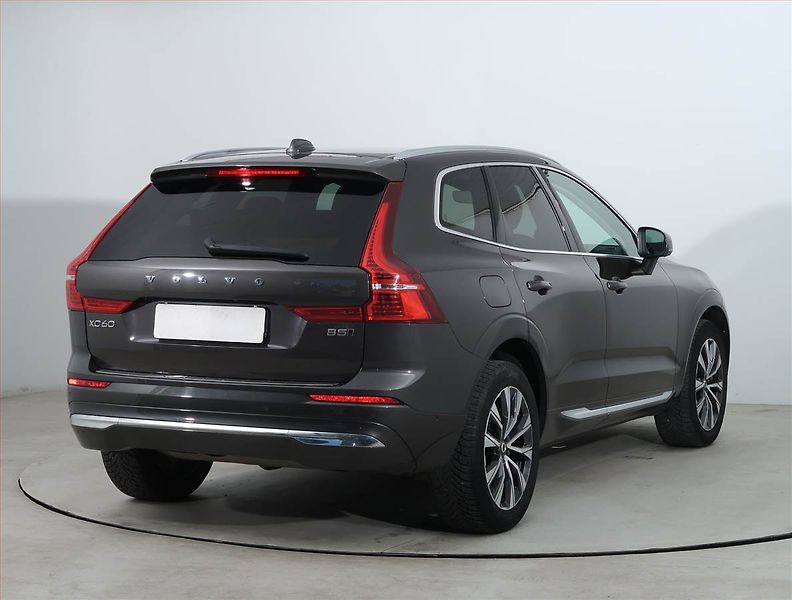 Volvo XC60 (2022) Inscription B5 AWD - fotka 5 z 24