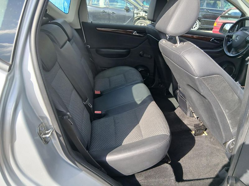 Mercedes-Benz Třídy A 180 CDI, automat, facelift - fotka 27 z 31