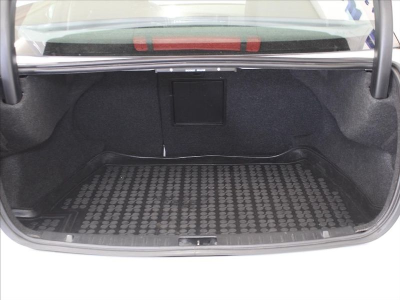 Volvo S60 2,0 D3 110kW MT NAVI Light ČR - fotka 18 z 19