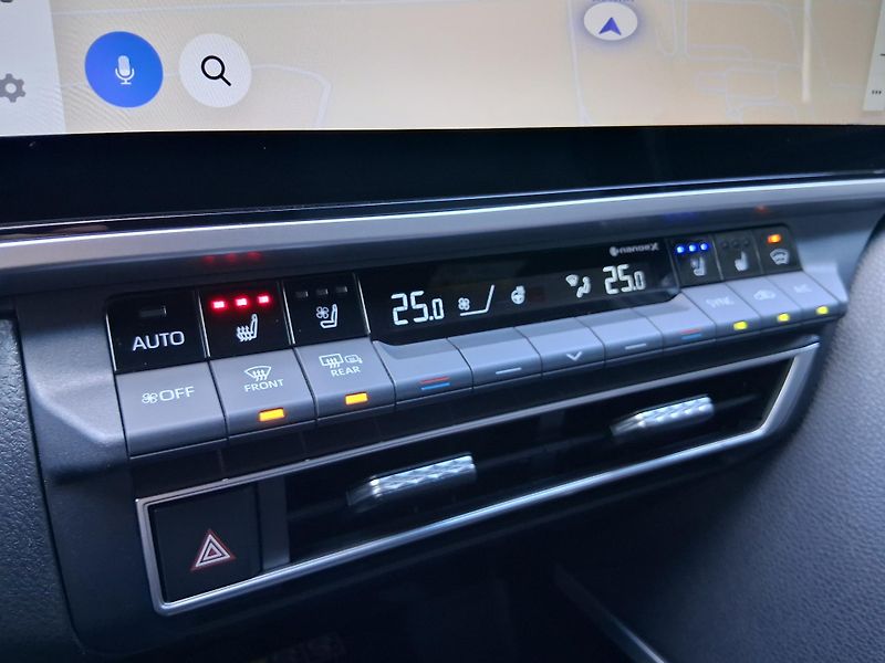 Toyota Camry EXECUTIVE 2.5 Hyb. 169 kW - fotka 13 z 40
