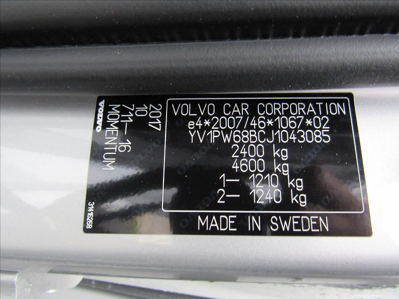 Volvo V90 2,0 D5 173kW AWD Automat - fotka 30 z 33