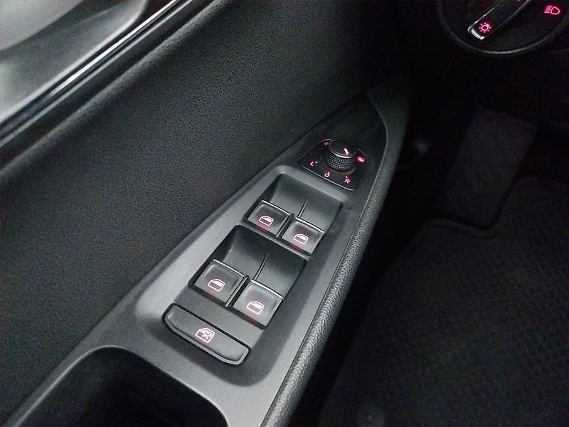 Seat Leon (2014) 2.0 TDI, Tempomat - fotka 17 z 19