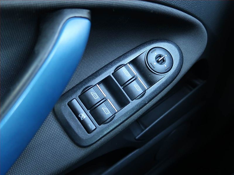 Ford Kuga (2008) 2.0 TDCi, 4X4 - fotka 15 z 18