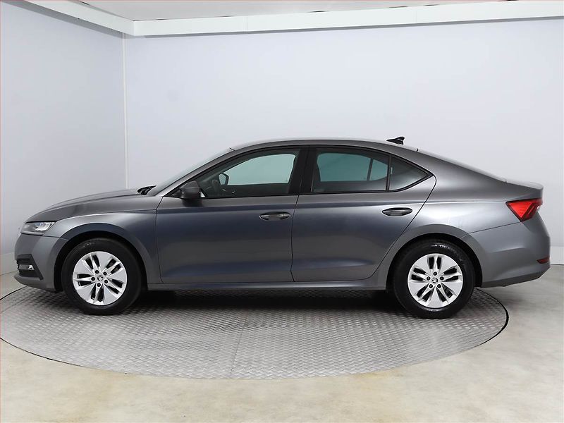 Škoda Octavia (2023) Ambition 1.5 TSI, Tempomat - fotka 3 z 18