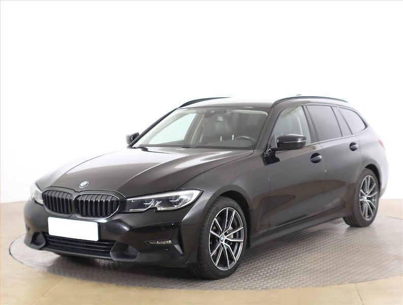 BMW Řada 3 (2020) 330 d xDrive, 4X4, Automat - fotka 2 z 18