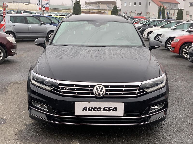 Volkswagen Passat (2015) 2.0 TDi, R-Line, DSG, LED - fotka 2 z 22