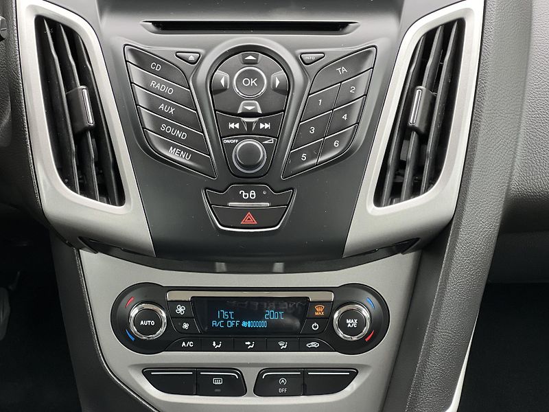 Ford Focus 1.0i KLIMATIZACE ALU PŮVOD ČR - fotka 21 z 37