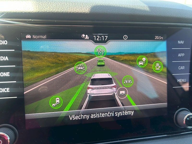 Škoda Karoq (2025) SEL TS 110/1.5 A7F - fotka 32 z 36