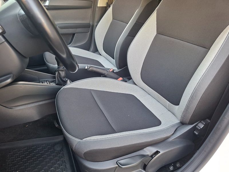 Škoda Fabia (2015) 1.2TSI 66kW -1.MAJITEL - fotka 19 z 42