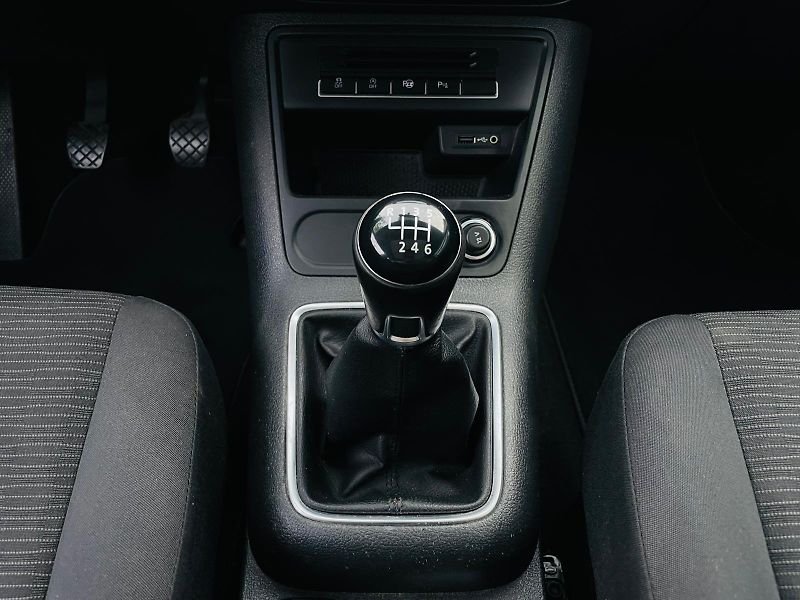 Volkswagen Tiguan 1.4TSI MANUÁL SENZORY TAŽNÉ - fotka 37 z 47
