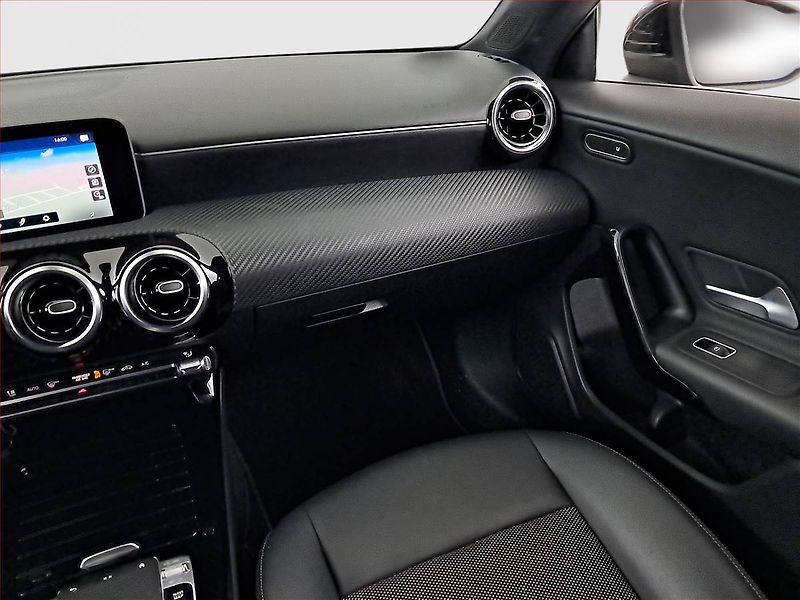 Mercedes-Benz CLA (2019) 180 - fotka 8 z 21