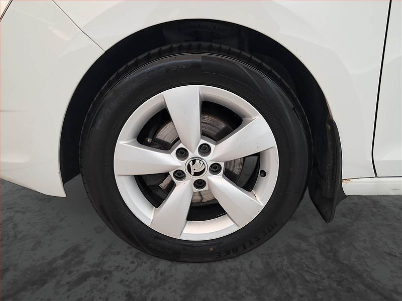 Škoda Rapid (2013) Ambition 1.2 TSI, Serv.kniha - fotka 14 z 16
