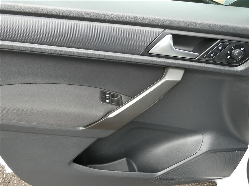 Volkswagen Caddy 2,0 TDi 1.majitel,závěs,tempom - fotka 32 z 49