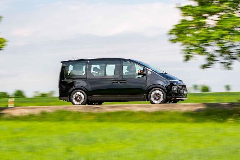 Auto jsem zatím mohl vyzkoušet pouze na hodinu
