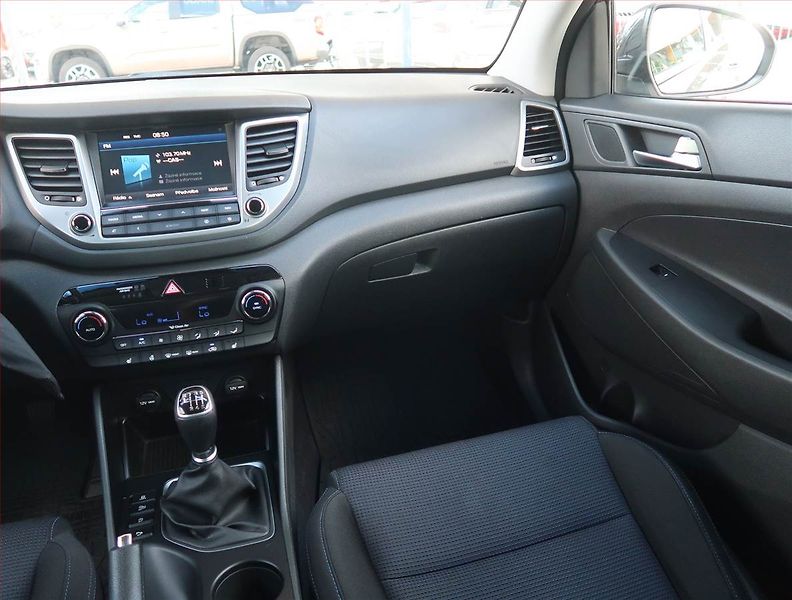 Hyundai Tucson (2016) Trikolor 1.7 CRDi, ČR,1.maj - fotka 8 z 23