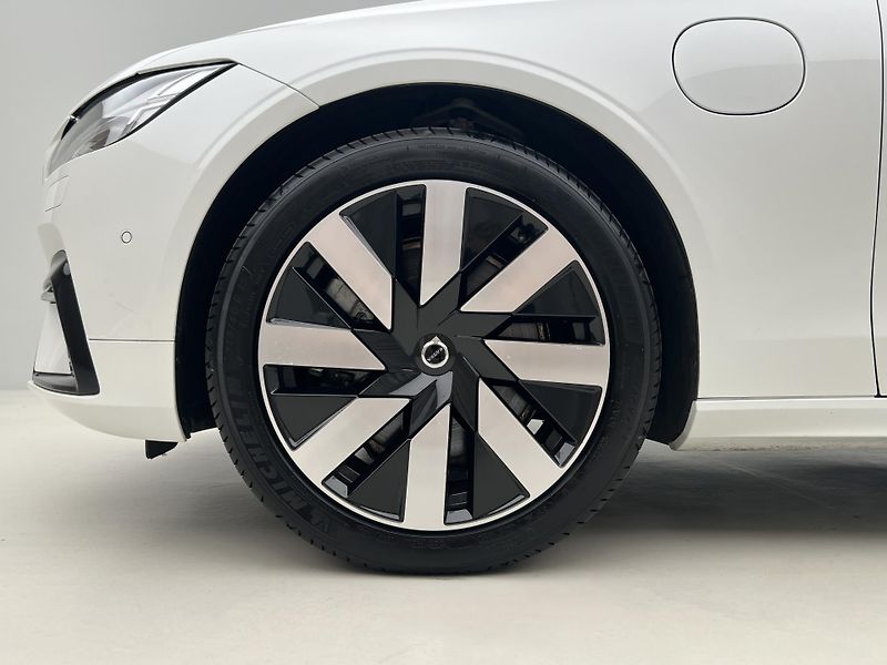 Volvo V90 T6 AWD DARK PLUS RECHARGE AUT - fotka 15 z 47