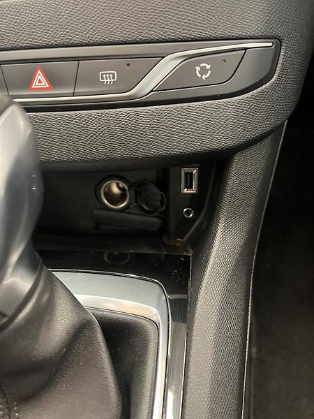 Peugeot 308 SW 1.6 BLUE HDI 88kW - fotka 15 z 18