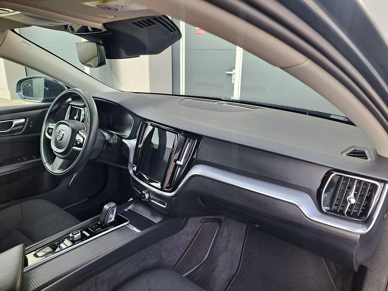 Volvo V60 (2021) 2.0 B4 Momentum, ZÁRUKA - fotka 18 z 36