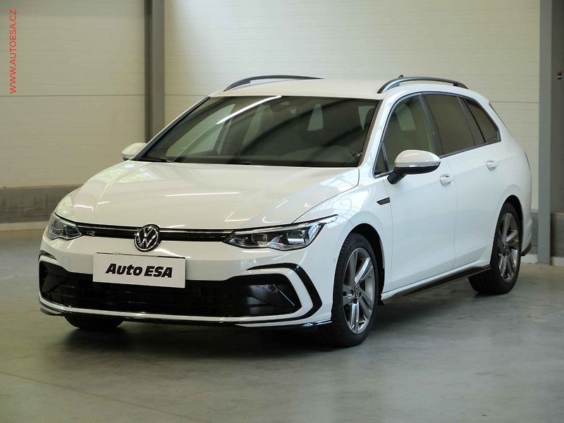 Volkswagen Golf (2021) 1.5TSI, 2.maj,ČR, R-Line - fotka 3 z 21