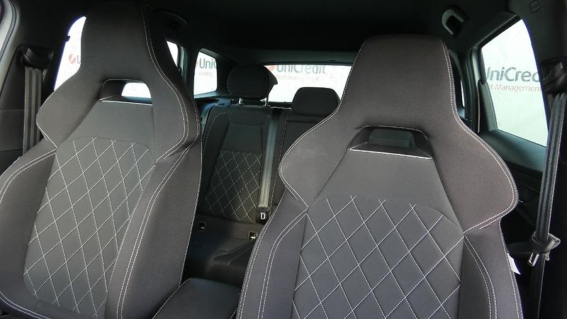 Škoda Karoq 1,5 TSI Sportline DSG - fotka 7 z 24