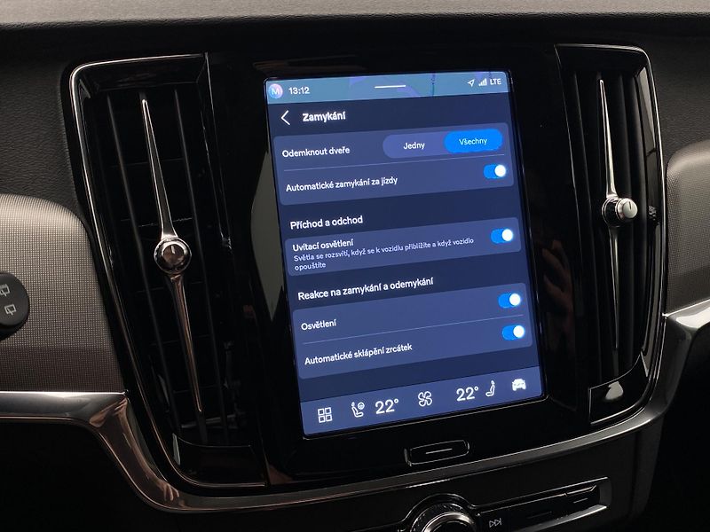 Volvo V90 T6 AWD RECHARGE CORE REZERVACE - fotka 58 z 60