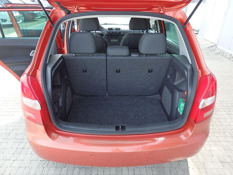 Škoda Fabia 1.4 16V KLIMATIZACE, ESP - fotka 8 z 13