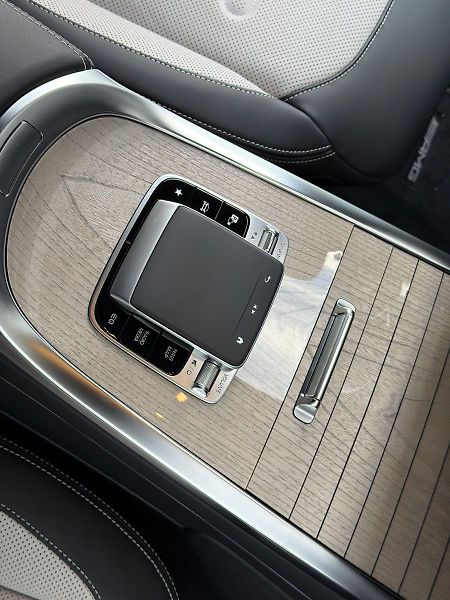Mercedes-Benz Třídy G 580 s technologií EQ - fotka 31 z 42