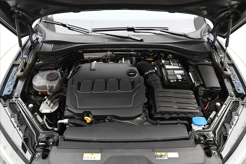 Škoda Superb 2,0 TDI 110kW DSG Style Záruka - fotka 9 z 32