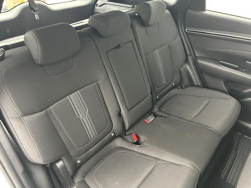 Hyundai Tucson 1.6 T-GDI 4x4 SMART - fotka 12 z 26