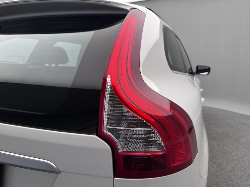 Volvo XC60 D4 R-DESIGN AUT - fotka 22 z 46