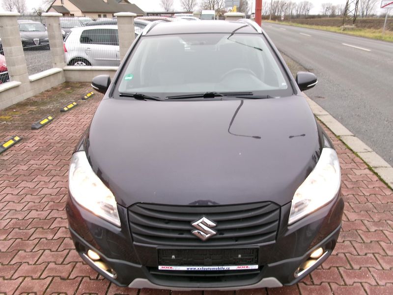 Suzuki SX4 S-Cross (2014) 1,6i AC TEMP VÝHŘEV TAŽNÉ - fotka 4 z 30