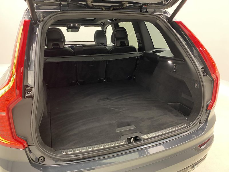 Volvo XC90 D5 AWD R-DESIGN AUT CZ - fotka 6 z 47