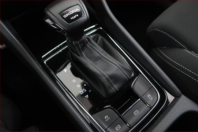 Škoda Karoq (2024) Sportline 2.0 TDI - fotka 13 z 27