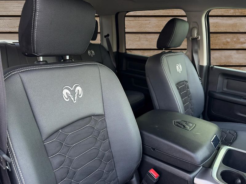 Dodge RAM (2022) +HEMI+CLASSIC+OFFROAD PAKET+ - fotka 10 z 19