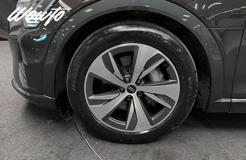 Audi Q8 e-tron 55 Quattro Kamera Matrix Tažné - fotka 19 z 20
