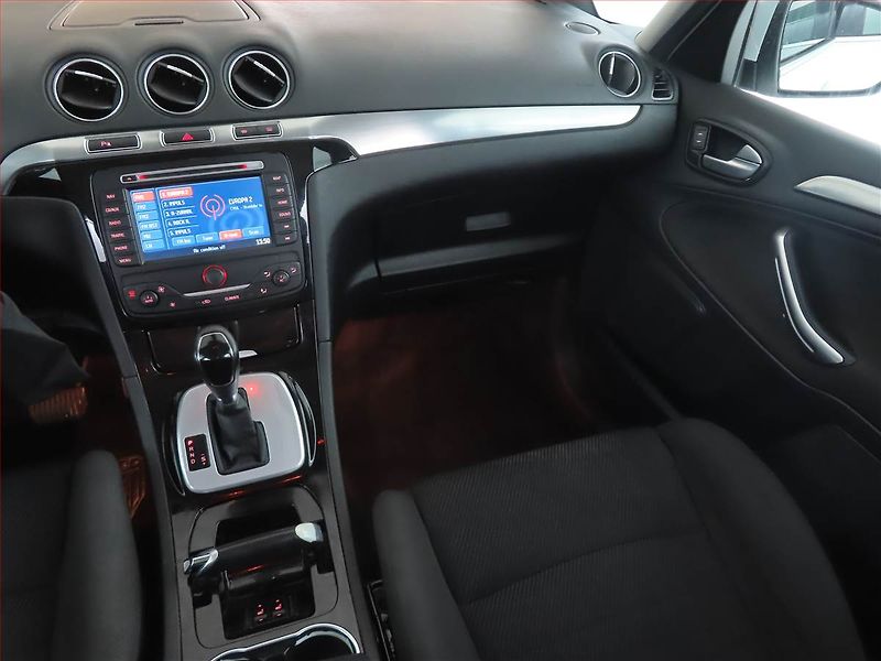 Ford Galaxy (2011) Titanium 2.2 TDCi, Automat - fotka 8 z 19