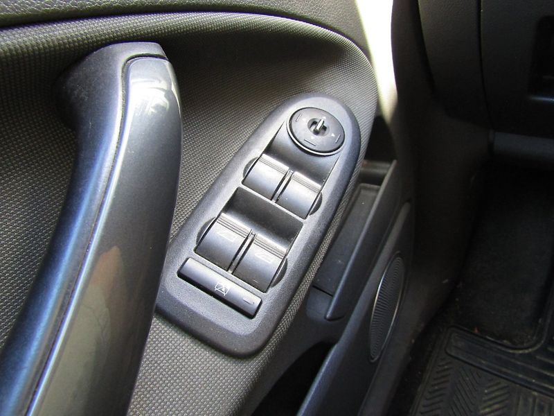 Ford Kuga (2009) 2.0 TDCi 100kW - fotka 28 z 36