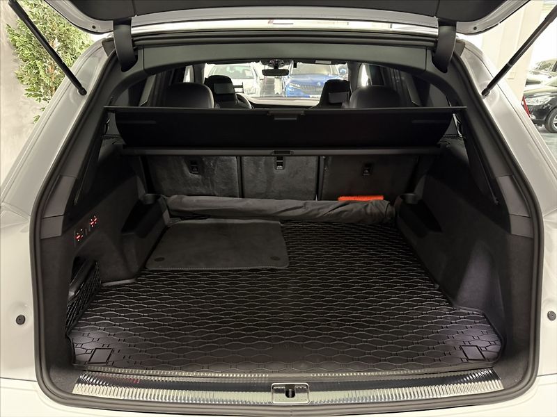 Audi SQ7 4,0   TFSI 507HP MATRIX B&O ČR - fotka 33 z 41
