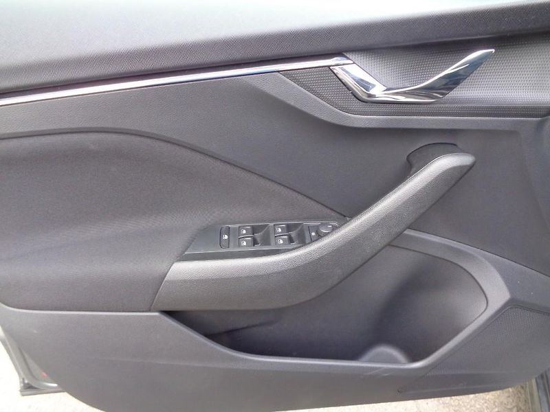 Škoda Kamiq 1.0 TSI Ambition 70 kW M5F - fotka 11 z 28