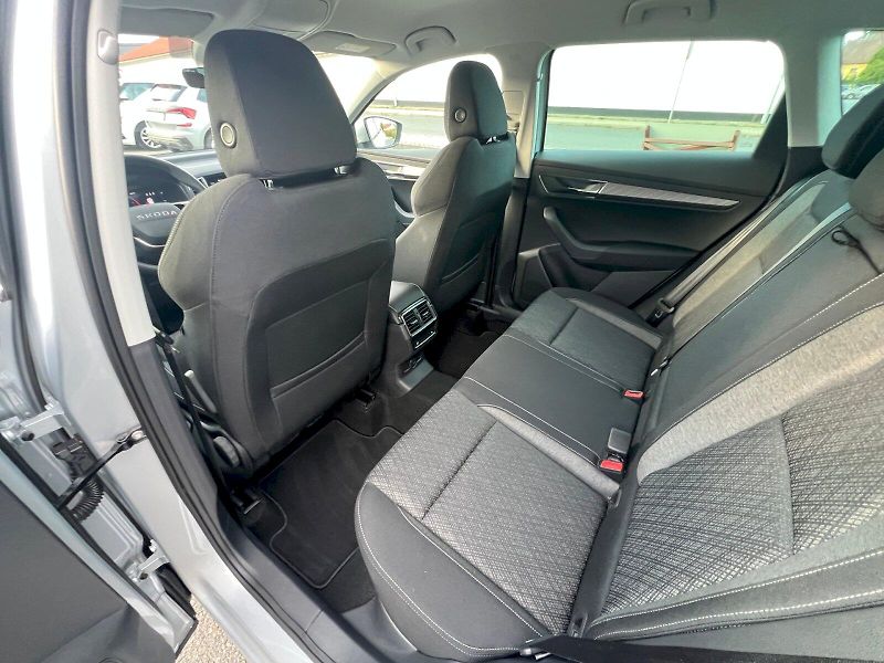 Škoda Karoq (2025) Top Selection 1.5TSi 110kW 7°a - fotka 14 z 33