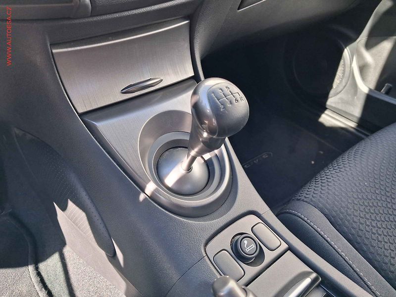 Honda Civic (2008) 1.4 i-VTEC, ČR, AC, tempo - fotka 16 z 17